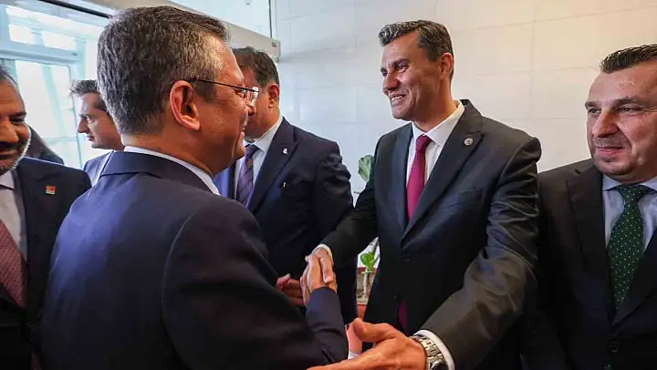 CHP Genel Başkanı Özgür Özel Manisalılara hitap etti