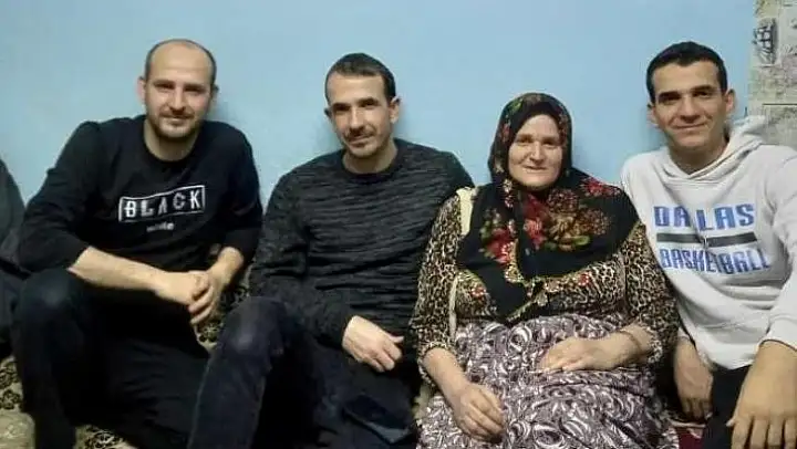 Çiftçilik ve hayvancılık yaparak 3 çocuklarını okuttular