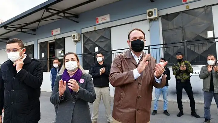 Çiğli Belediyesi şantiyesinde yeni yıl kutlaması