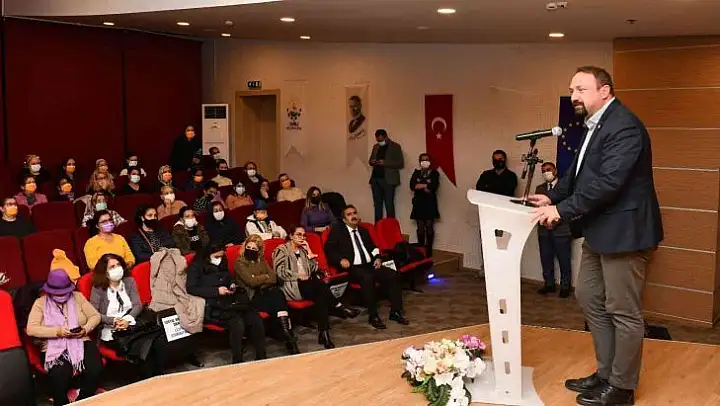 Çiğli'de kadınlara yönelik şiddetle mücadele yolları anlatıldı