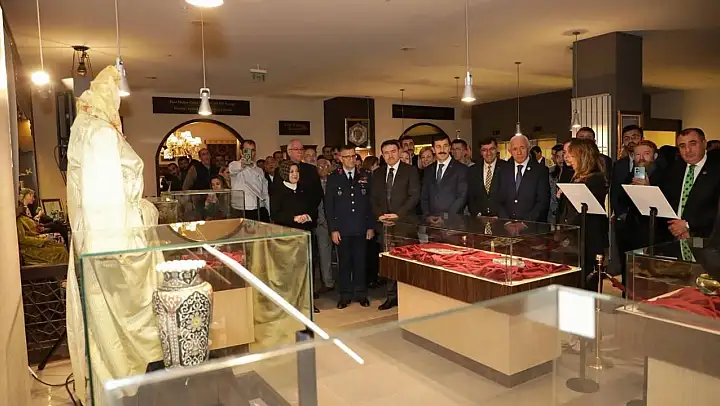 Cumhuriyet'in 102. yılına özel '100+2 Süreli Sergi Projesi' Kütahya'da açıldı