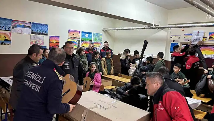 Denizli Büyükşehir Belediyesi, Hatay'da depremzede çocukların yüzünü güldürdü