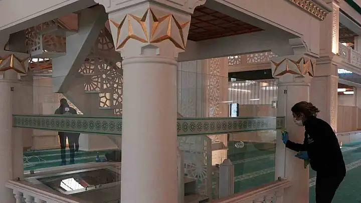 Denizli Büyükşehir, Ramazan öncesi camileri temizledi
