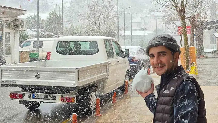 Denizli'de bahar ve kış aynı günde yaşandı
