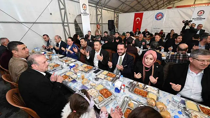 Denizli'de gelenek bozulmadı ilk iftar yemeği DTO tarafından verildi