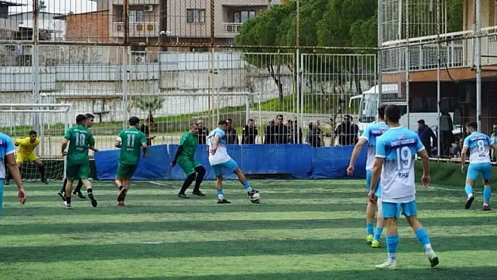 Denizli Emniyet Müdürlüğü halı sahada yoluna devam ediyor