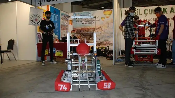 Denizli OSB Teknik Koleji robotik yarışmasına damga vurdu