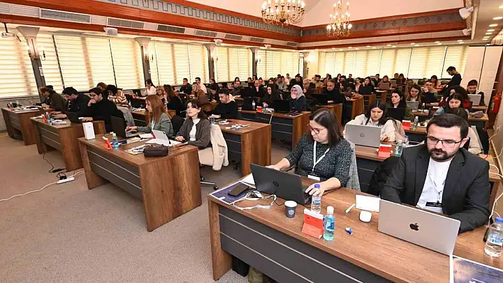 Denizli Ticaret Odası iş dünyasına e-ticareti öğretiyor