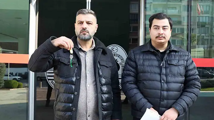 Denizlispor kulüp anahtarlarından biri belediyeye, diğeri valiliğe bırakıldı