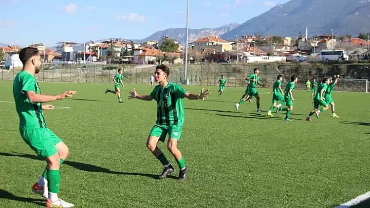 Denizlispor'un gençleri erteleme maçlarında Menemen engelini rahat geçti