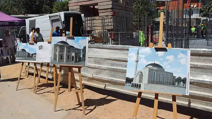 Deprem sonrası yıkılan Yıkık Camii yeniden inşa ediliyor