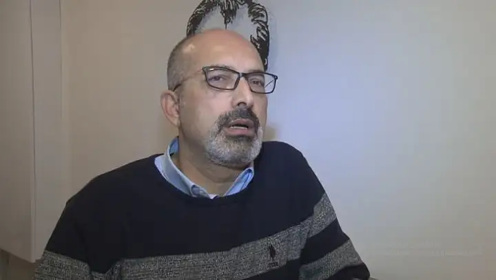 Depreme röportaj sırasında yakalandı