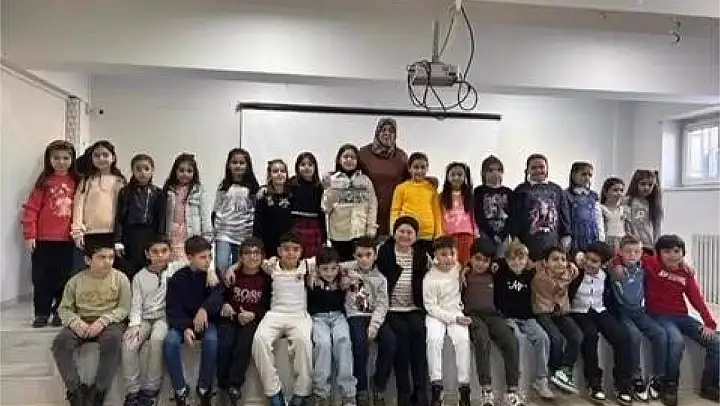 Depremzede küçük kıza gözü yaşlı veda