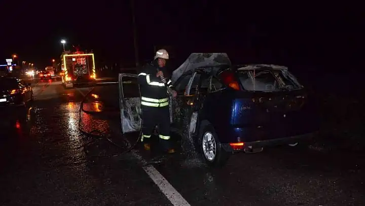 Didim'de alevlere teslim olan otomobil kullanılamaz hale geldi
