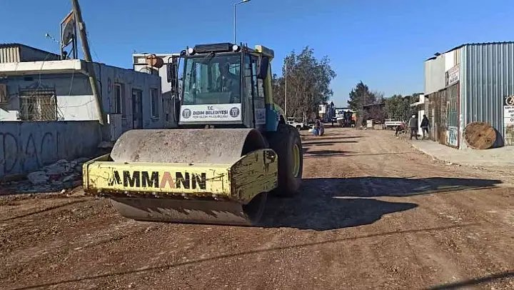 Didim'de yol düzenleme çalışmaları sürüyor