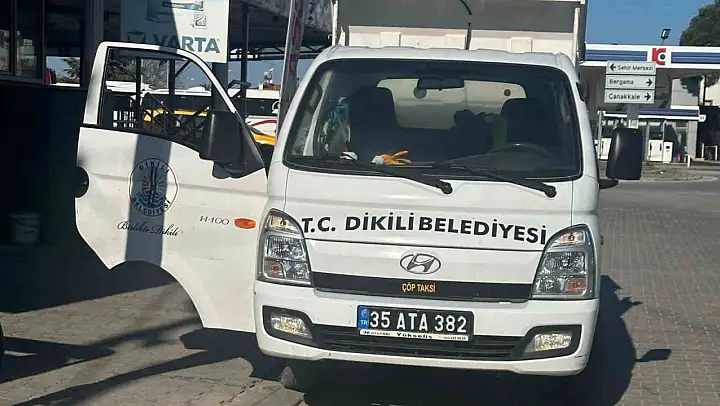 Dikili Belediyesinin 'ATA' plakalı çöp taksisi ilçede tepkiyle karşılandı