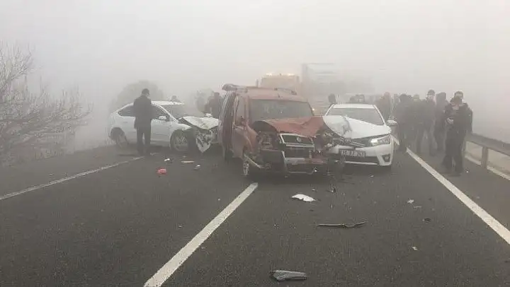 Dokuz araçlı zincirleme kazada 2 kişi yaralandı