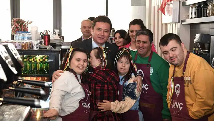 Downsendromlu bireyler bir günlüğüne kafe işletti