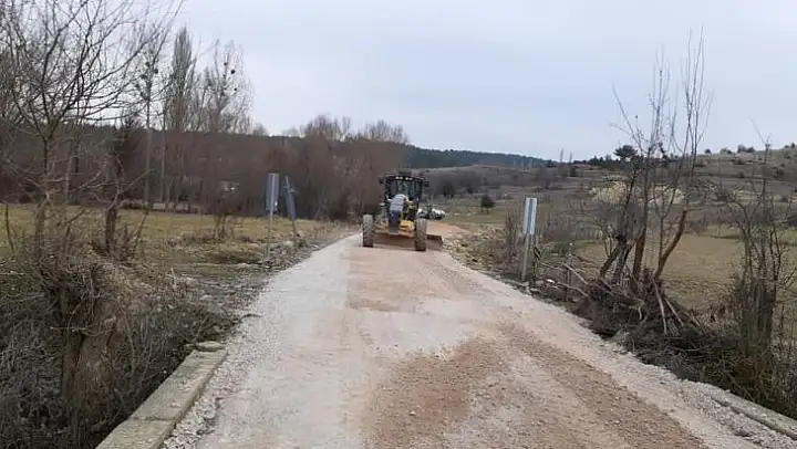 Dumlupınar'da mezarlık yolu tamam