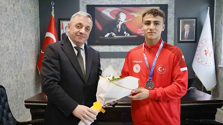Dünya ikincisi Denizlili güreşçi yeni hedeflerini anlattı