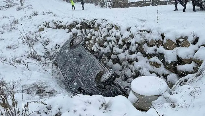 Dursunbey'de kar kazaları da beraberinde getirdi
