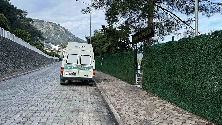 Düzensiz göçmenlerin bulunduğu bot kaza yaptı: 2 ölü
