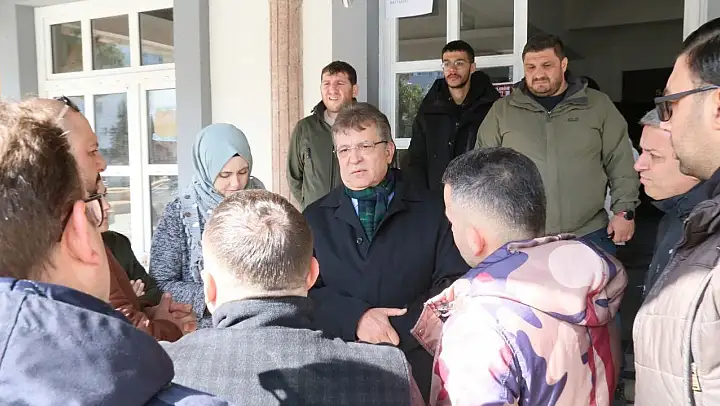 Edremit Belediyesi depremzedelerin yanında