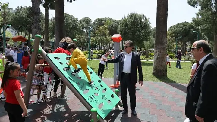 Edremit Belediyesi'nden 23 Nisan Şenliği