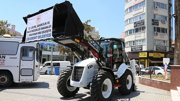 Edremit Belediyesi'ne yeni iş makinası
