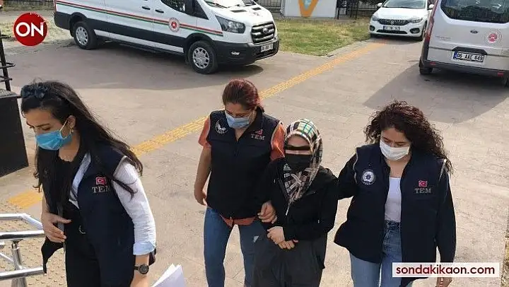 Edremit'te FETÖ firarisi kadın saklandığı evde yakalandı
