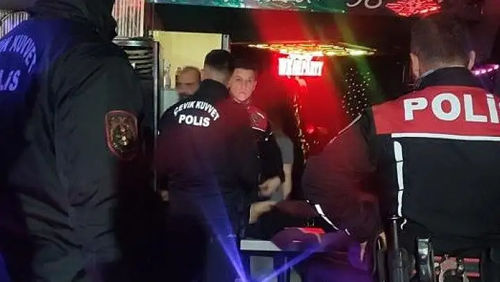 Edremit'te polisin genel asayiş uygulamasında aranan 5 kişi yakalandı