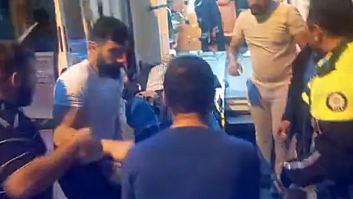 Edremit'te seçim coşkusunda bir kişi kalbine yenildi