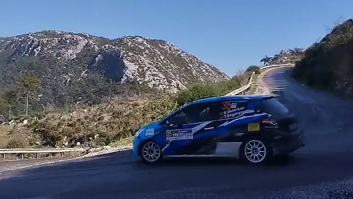 Ege Rallisi Marmaris'i izleyen gençler, pilotlara tezahürat yaptı