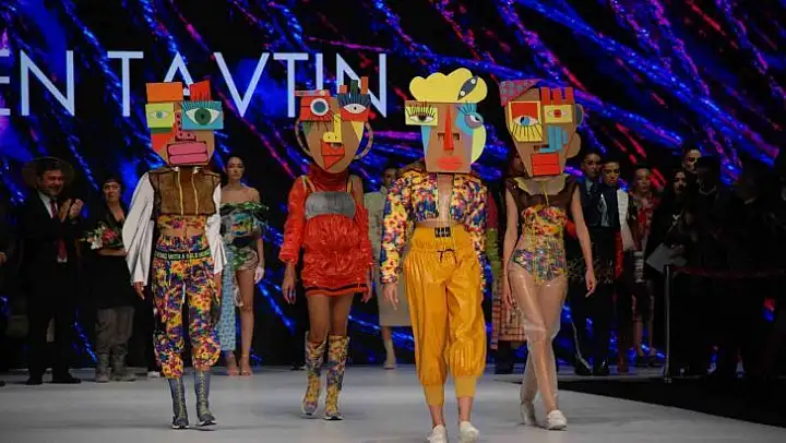 EİB 15. Moda Tasarım Yarışması final defilesi nefes kesti