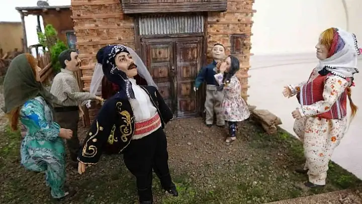 Emekli öğretmen, Türk örf ve adetlerini diorama sanatına aktarıyor