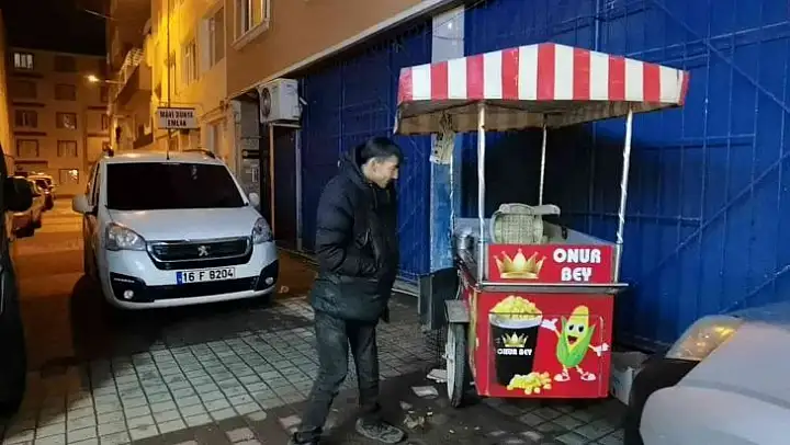 Engelli gencin mısır tezgahının aküsünü ve malzemelerini çaldılar