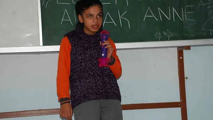 Engelli öğrenci Melike, ezber yeteneği ile fark atıyor