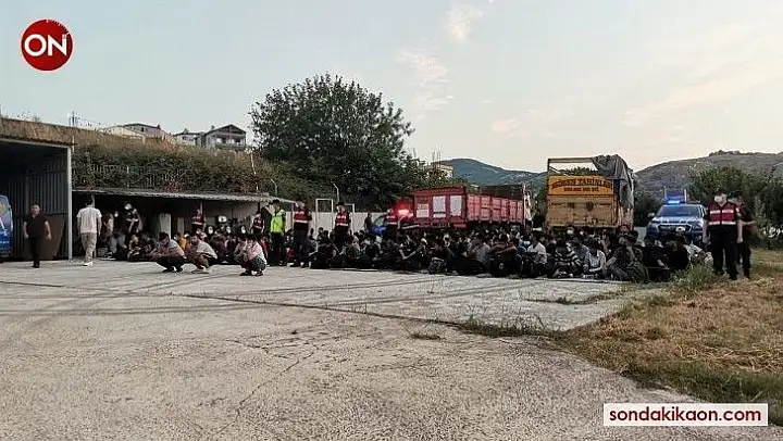 Erdek'te iki kamyonda 180 mülteci yakalandı