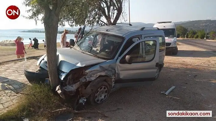 Erdek'te iki otomobil kafa kafaya çarpıştı: 8 yaralı