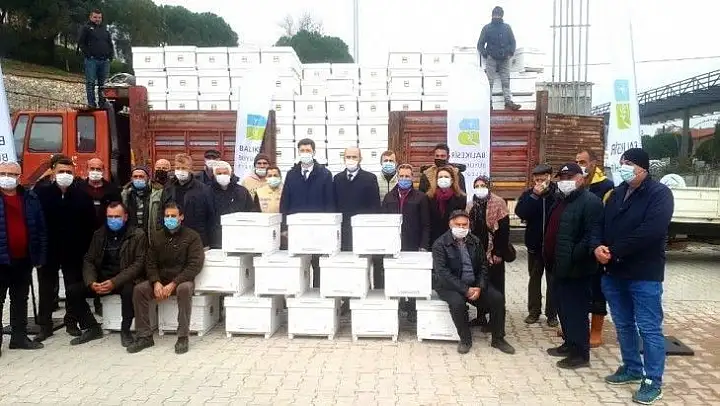 Erdekli arıcılara Büyükşehir'den kovan desteği