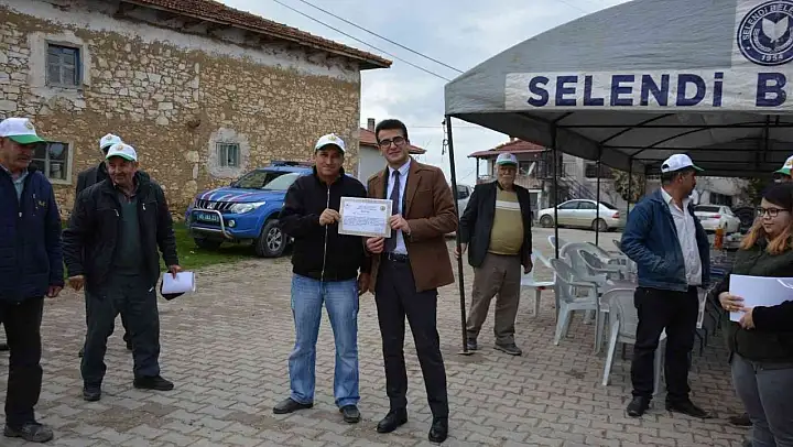 Erozyona karşı oluşturulan badem arazileri vatandaşlara emanet