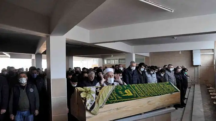 Eşi tarafından öldürülen kadının cenazesi toprağa verildi