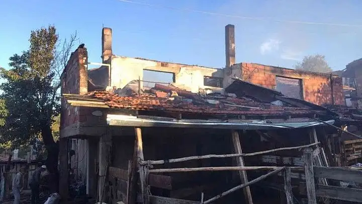 Evi yanan arkadaşları için öğrenciler seferber oldu