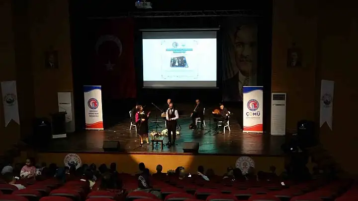 Ezine'de köy çocukları için verilen konsere, bilet yerine bot ile girdiler