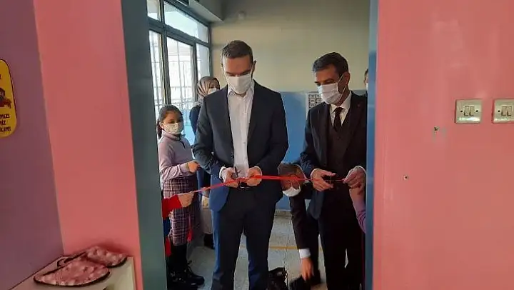 Gazi Emet İlkokulu'na 'Temel Yaşam Becerileri' atölyesi açıldı