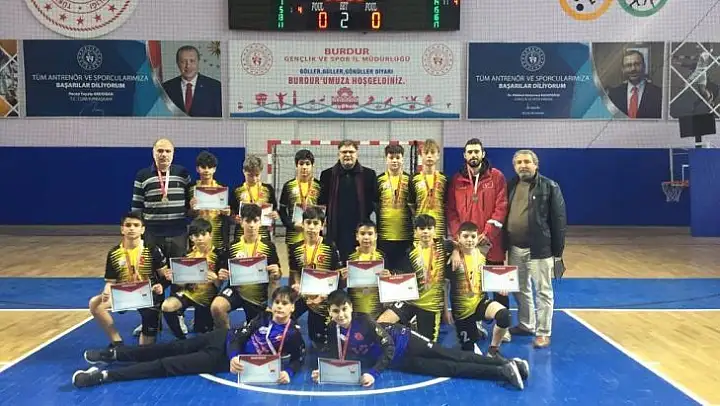 Gazipaşa Ortaokulu Hentbol takımı yarı finallerde temsil edecek