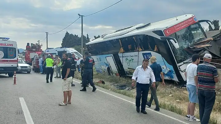 Gelibolu'da tur otobüsü kaza yaptı 1 ölü, 8 yaralı