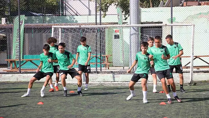Genç horozlar çift kalede ter attı