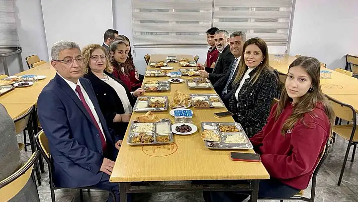 Germencik Kaymakamı Doğru, Ortaklar Fen Lisesi öğrencileriyle iftar programında buluştu