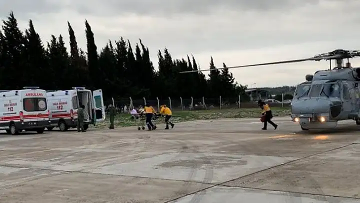 Gökçeada'da 2 hasta askeri helikopterle tahliye edildi